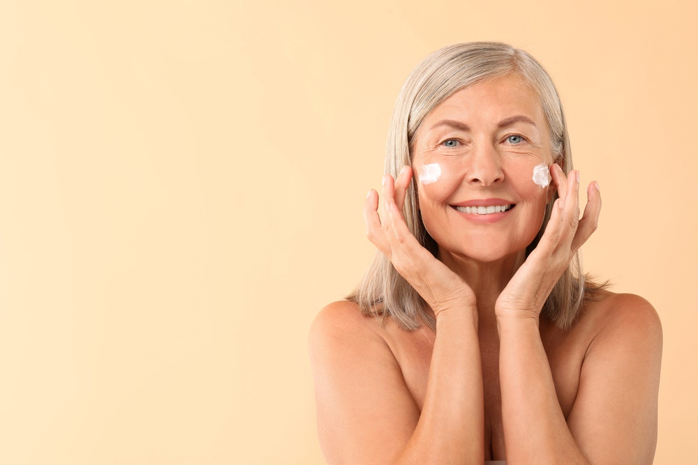 a lady applying sunscreen on her face