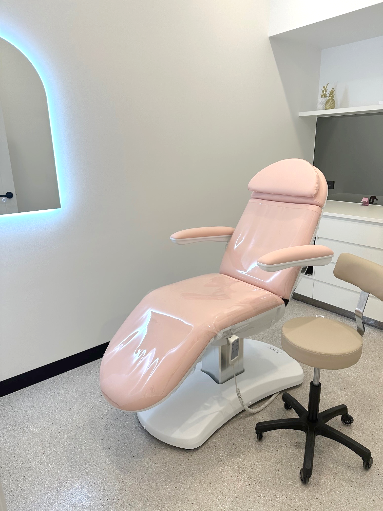 LA Lips® KenmoreEvery room tells a story of care, cleanliness, and quiet confidence - curated interiors, crafted for the best in aesthetic treatments