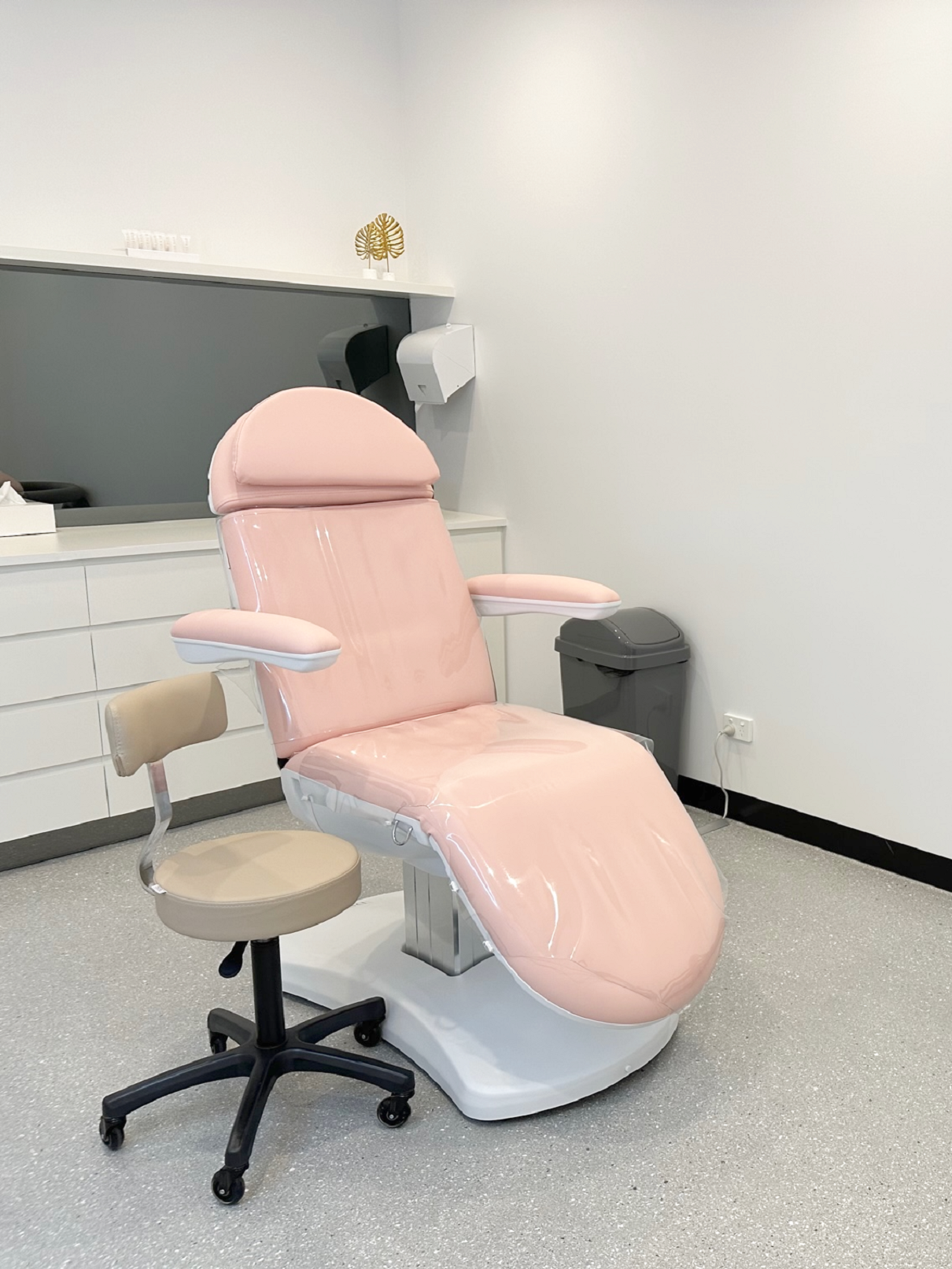 LA Lips® PaddingtonDesigned with intention, where luxury meets comfort in every treatment room - spacious, sophisticated, serene