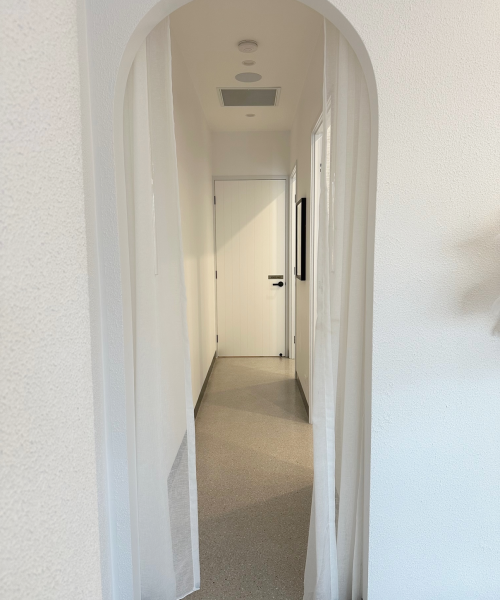 LA Lips® AscotWhere you wait, walk, and wonder - our beautifully designed spaces are a reflection of the high standards we hold