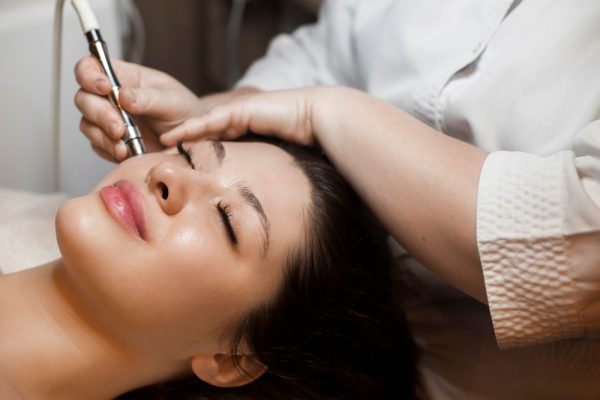 a lady having a microneedling treatment